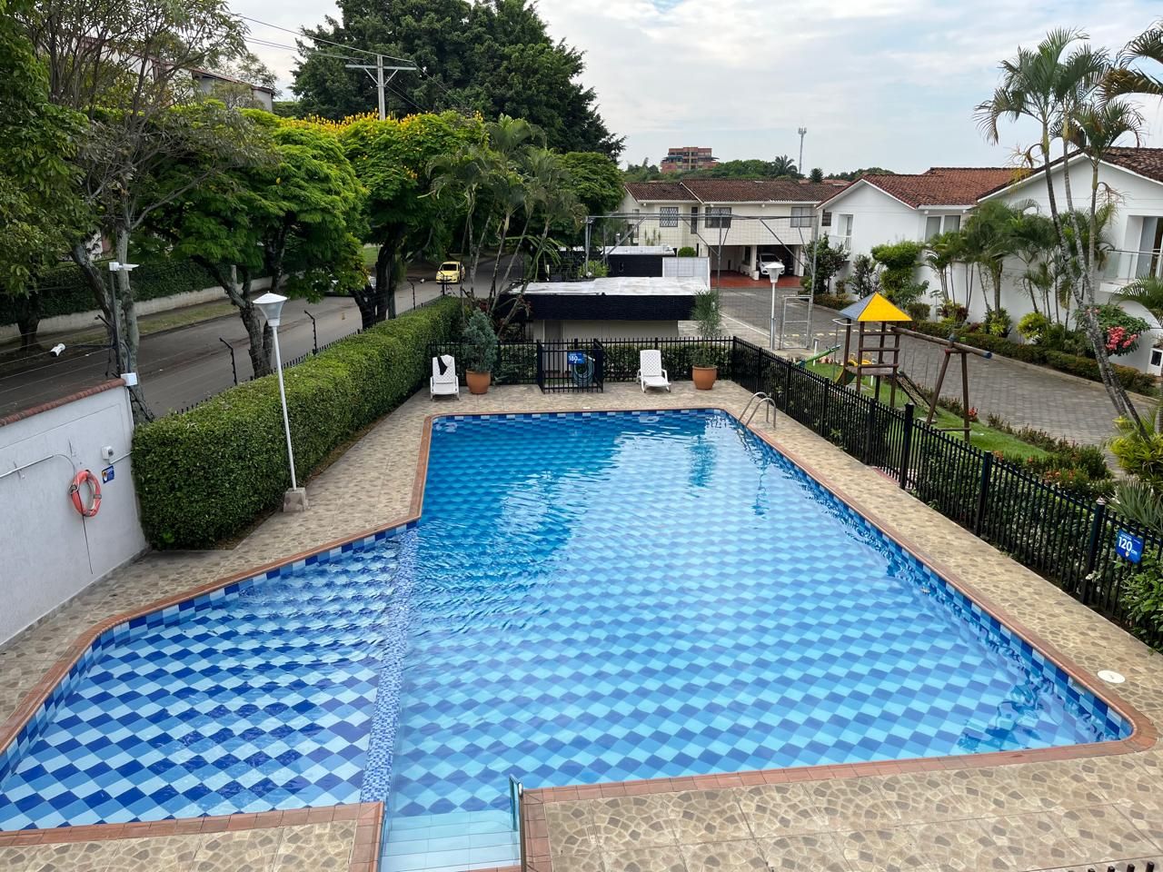 Casa en venta Valle Del Cauca Cali Quintas De Don Simón 220 m2 Habitaciones 4 Baños 3 Garajes 2 Precio $840000000