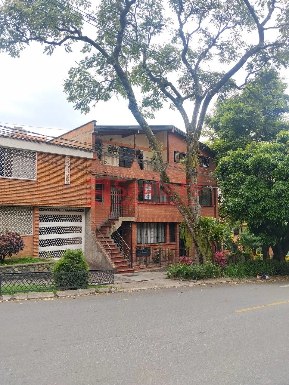 Apartamento en arriendo Antioquia Medellín La Floresta 93 m2 Habitaciones 5 Baños 2 Garajes 0 Precio $2500000