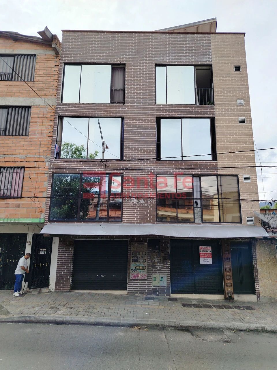 Local en arriendo Antioquia Medellín Girardot 14 m2 Habitaciones 0 Baños 1 Garajes 0 Precio $1000000