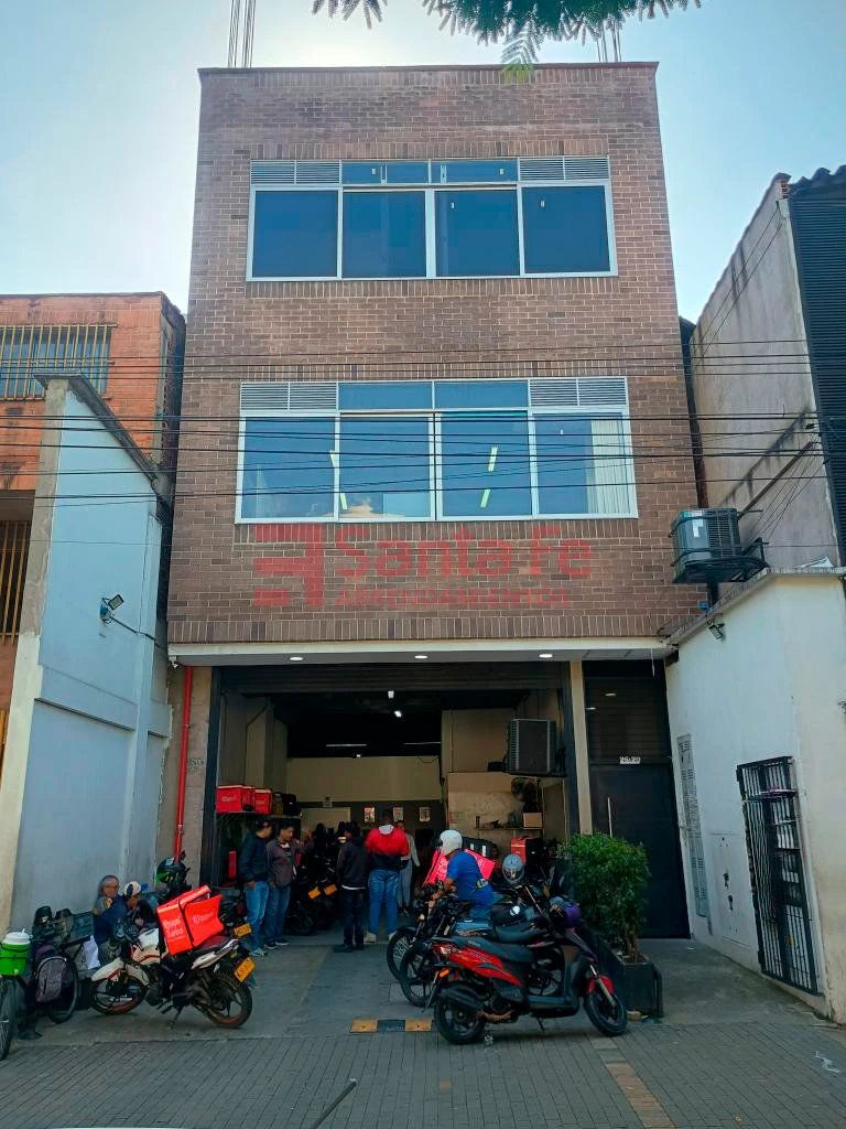 Bodega en arriendo Antioquia Medellín San Bernardo 180 m2 Habitaciones 0 Baños 2 Garajes 0 Precio $7500000