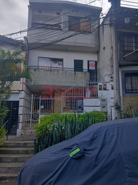 Apartamento en arriendo Antioquia Medellín Enciso 90 m2 Habitaciones 3 Baños 2 Garajes 0 Precio $2500000