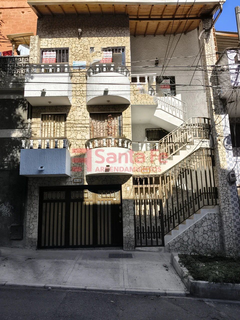 Casa en arriendo Antioquia Medellín Boston 102 m2 Habitaciones 3 Baños 3 Garajes 0 Precio $2500000