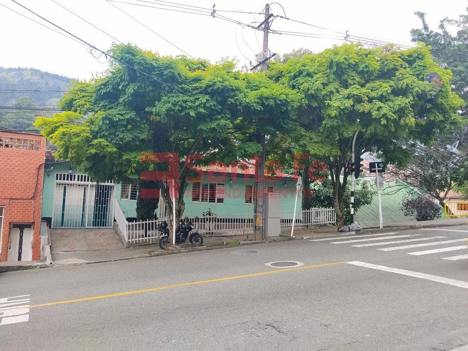 Apartamento en arriendo Antioquia Medellín Alejandro Echavarria 150 m2 Habitaciones 6 Baños 4 Garajes 1 Precio $3000000