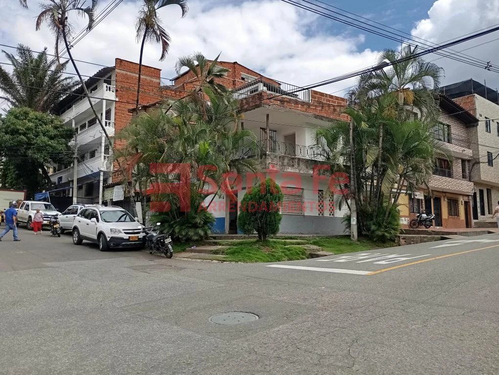 Casa en arriendo Antioquia Medellín Miranda 250 m2 Habitaciones 6 Baños 3 Garajes 0 Precio $4500000
