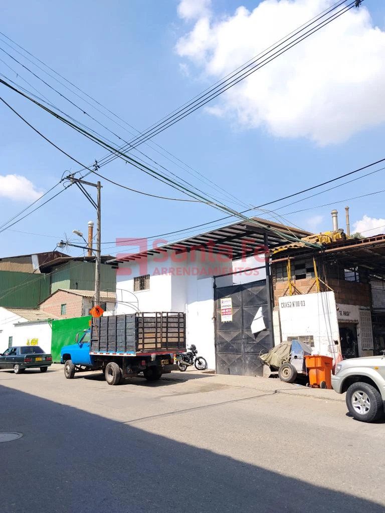 Bodega en arriendo Antioquia Medellín La Francia 324 m2 Habitaciones 0 Baños 1 Garajes 0 Precio $10000000