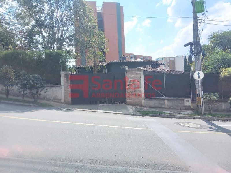 Apartamento en arriendo Antioquia Medellín El Esmeraldal 300 m2 Habitaciones 7 Baños 8 Garajes 4 Precio $26000000