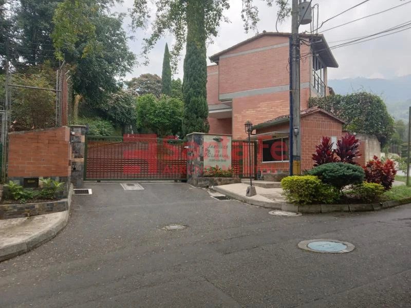 Casa en arriendo Antioquia Envigado El Chocho 310 m2 Habitaciones 4 Baños 5 Garajes 2 Precio $12500000