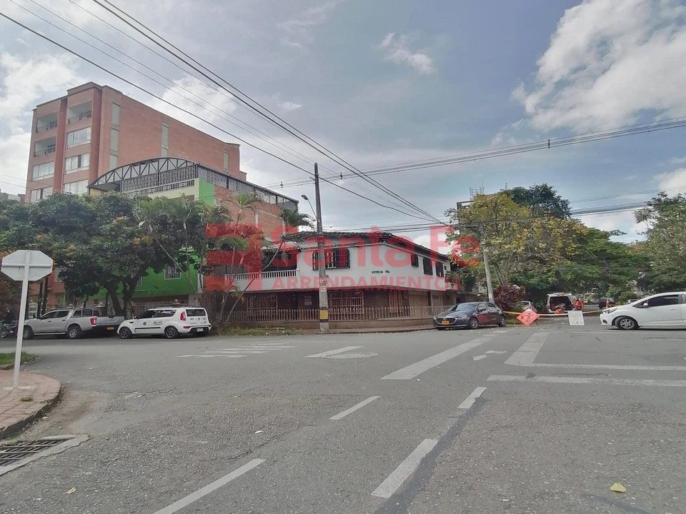 Casa en arriendo Antioquia Medellín Estadio 200 m2 Habitaciones 5 Baños 4 Garajes 2 Precio $8500000