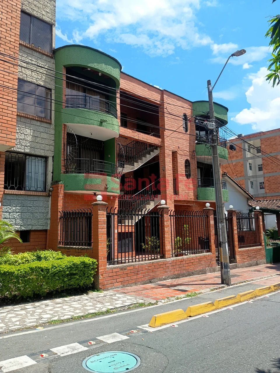 Apartamento en arriendo Antioquia Medellín La Floresta 95 m2 Habitaciones 3 Baños 2 Garajes 0 Precio $3800000