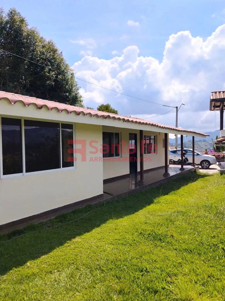 Casa en arriendo Antioquia Guatape Guatape 130 m2 Habitaciones 3 Baños 1 Garajes 1 Precio $2400000