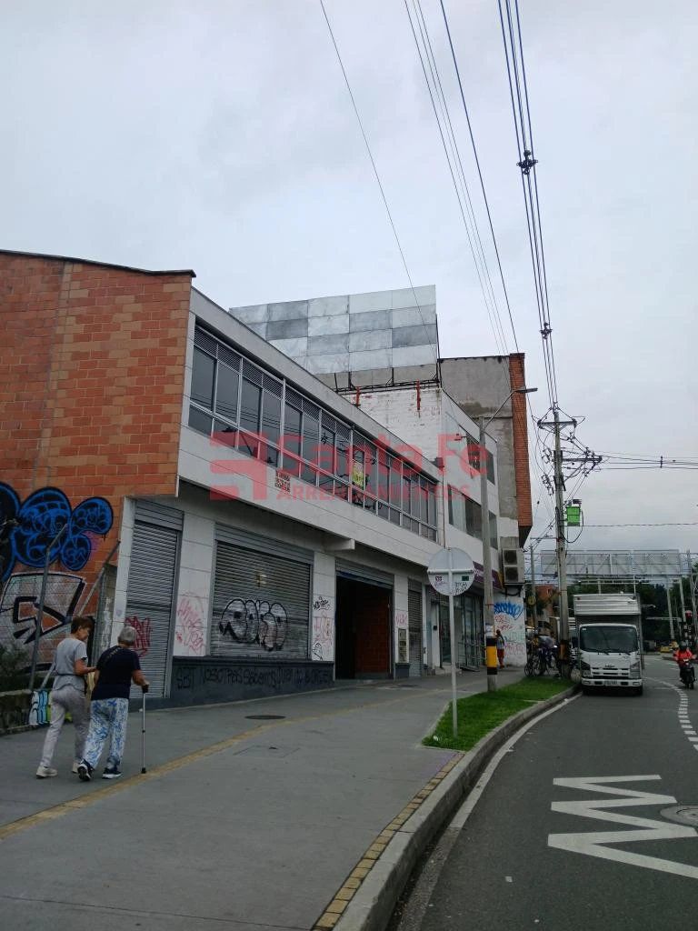 Local en arriendo Antioquia Medellín La America 330 m2 Habitaciones 0 Baños 2 Garajes 0 Precio $20000000