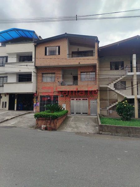 Local en arriendo Antioquia Medellín La America 220 m2 Habitaciones 0 Baños 2 Garajes 1 Precio $5000000