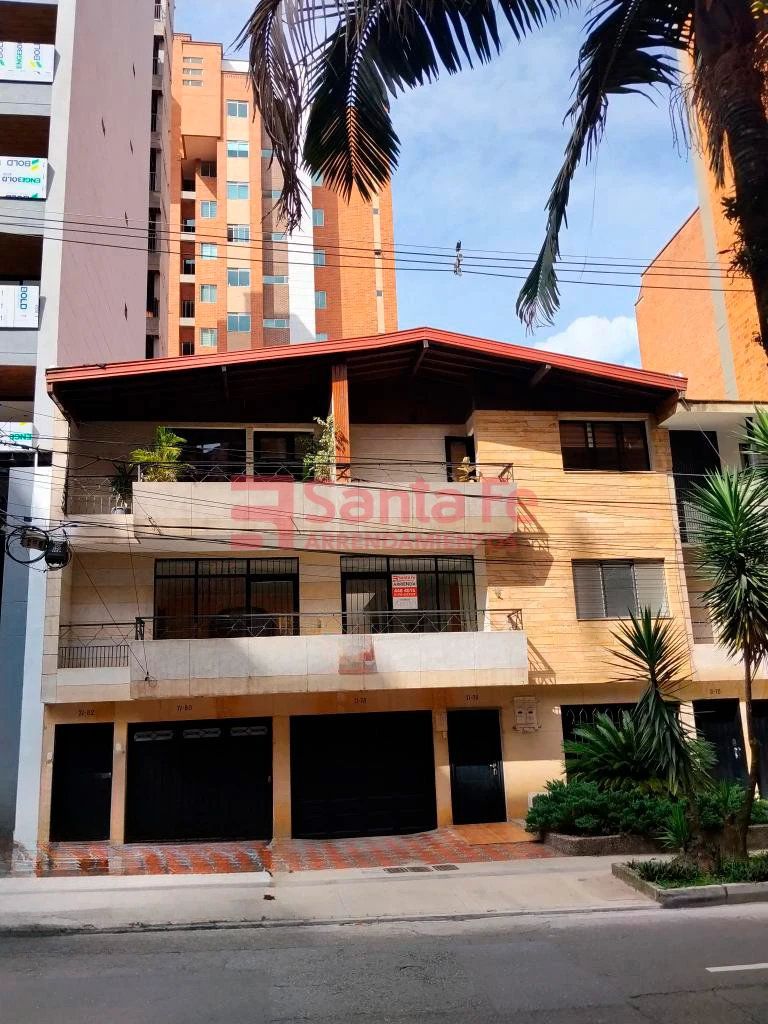 Casa en arriendo Antioquia Medellín Laureles 300 m2 Habitaciones 5 Baños 3 Garajes 1 Precio $5500000