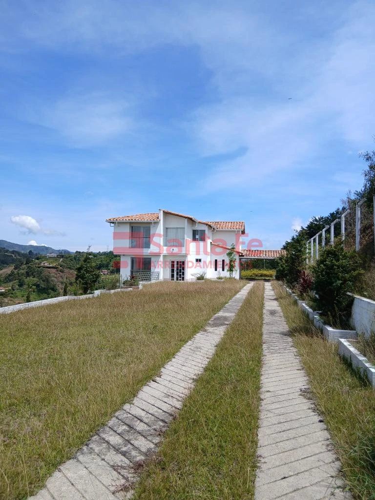 Casa en arriendo Antioquia Marinilla Medellín 310 m2 Habitaciones 3 Baños 3 Garajes 1 Precio $8000000