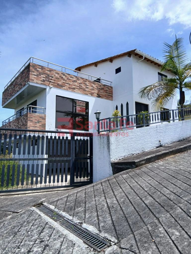 Casa en arriendo Antioquia Marinilla Medellín 300 m2 Habitaciones 3 Baños 3 Garajes 1 Precio $8000000