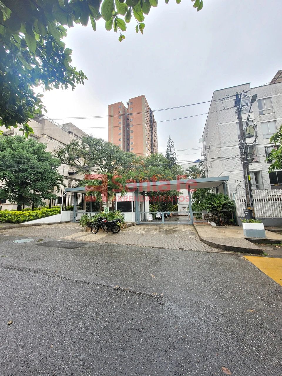 Apartamento en arriendo Antioquia Medellín Urbanizacion Villa Jardin I Etapa 180 m2 Habitaciones 4 Baños 3 Garajes 1 Precio $5500000