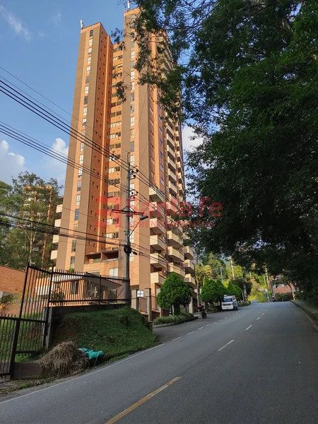 Apartamento en arriendo Antioquia Medellín Los Naranjos 90 m2 Habitaciones 3 Baños 2 Garajes 1 Precio $6800000