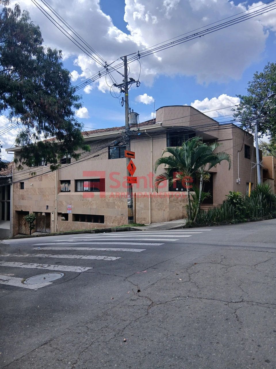 Local en arriendo Antioquia Medellín Prado 230 m2 Habitaciones 0 Baños 3 Garajes 2 Precio $8300000
