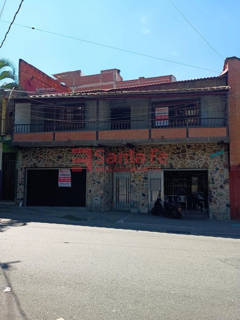 Casa en arriendo Antioquia Medellín Prado 200 m2 Habitaciones 5 Baños 3 Garajes 1 Precio $5000000