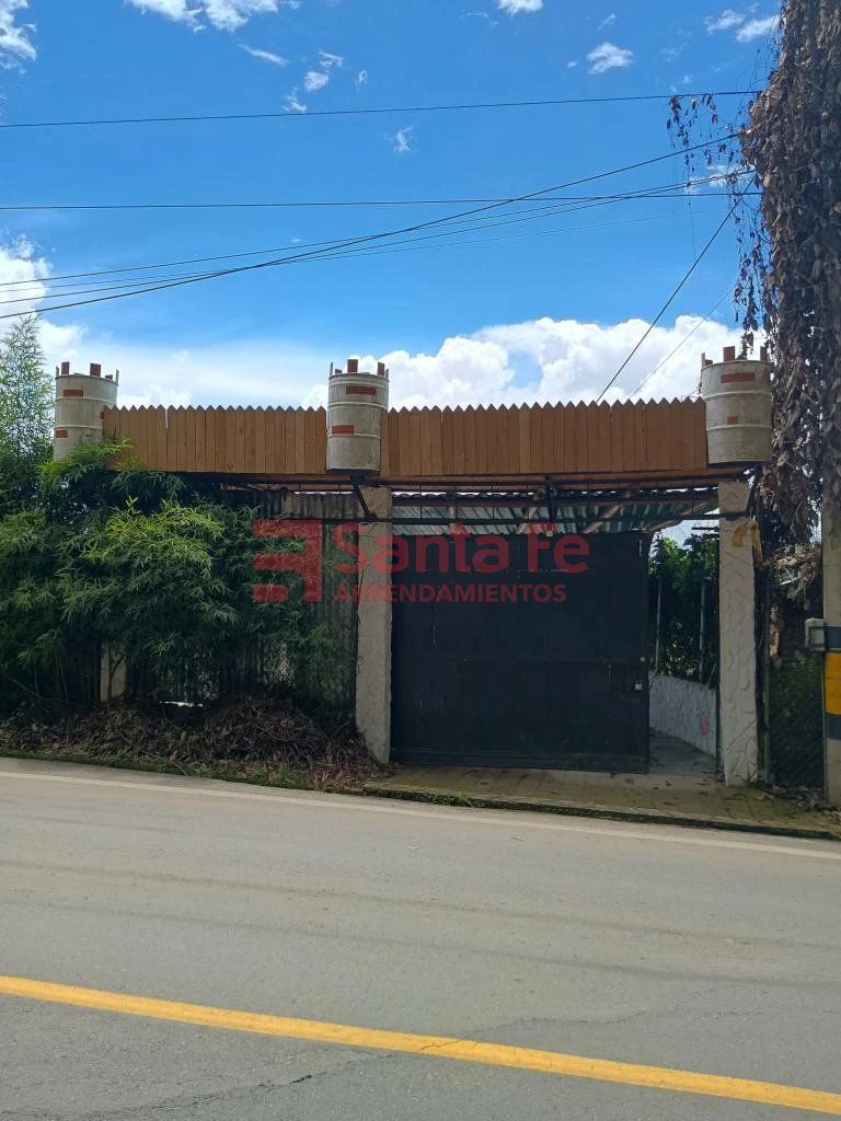 Casa en arriendo Antioquia Medellín Campo Alegre 900 m2 Habitaciones 5 Baños 4 Garajes 4 Precio $4000000