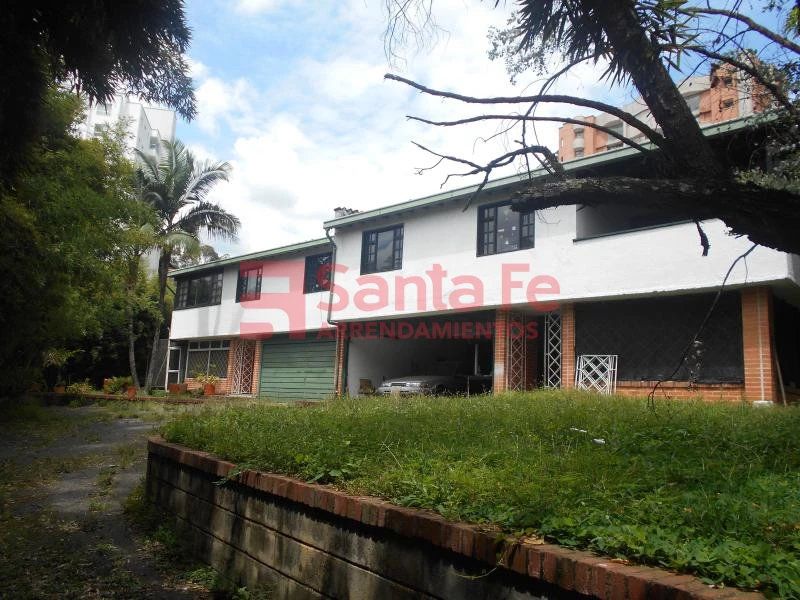Casa en arriendo Antioquia Medellín Ecoparque Cerro El Volador 260 m2 Habitaciones 5 Baños 3 Garajes 1 Precio $7000000