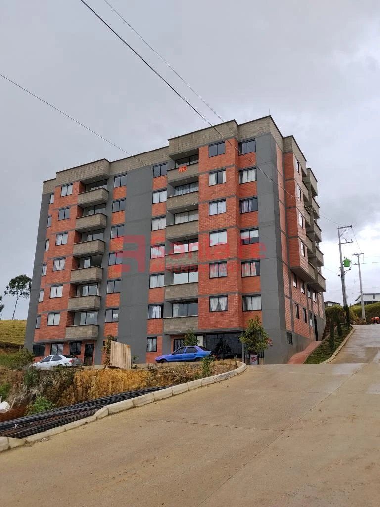 Apartamento en arriendo Antioquia Medellín Villanueva 76 m2 Habitaciones 3 Baños 2 Garajes 0 Precio $1100000