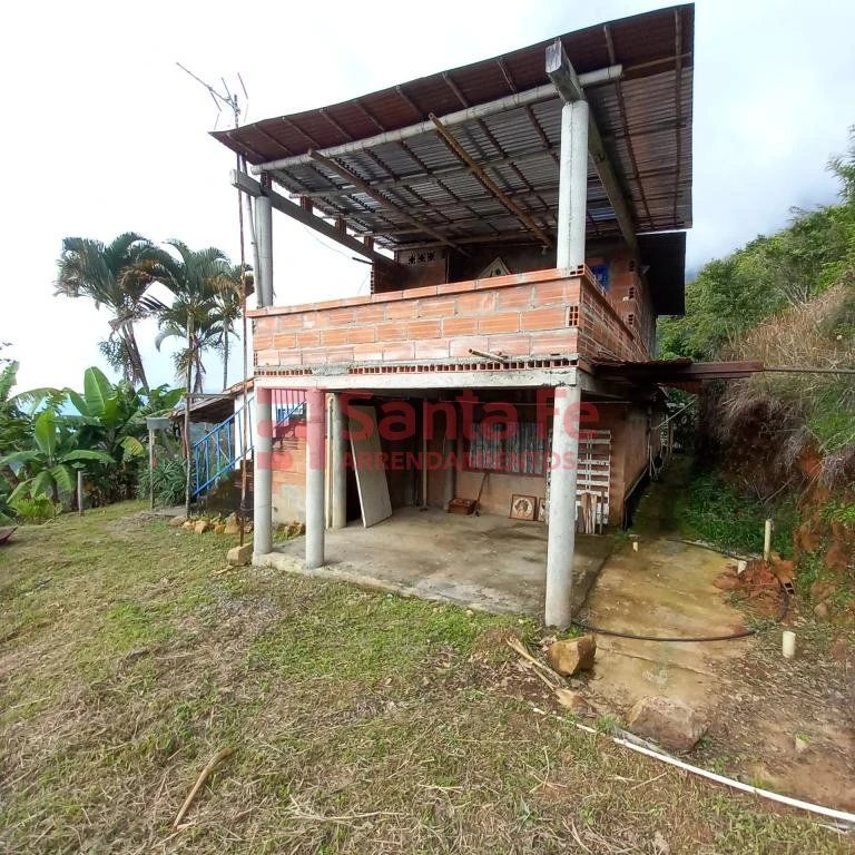 Finca en arriendo Antioquia Medellín Medellín 250 m2 Habitaciones 5 Baños 3 Garajes 0 Precio $1800000