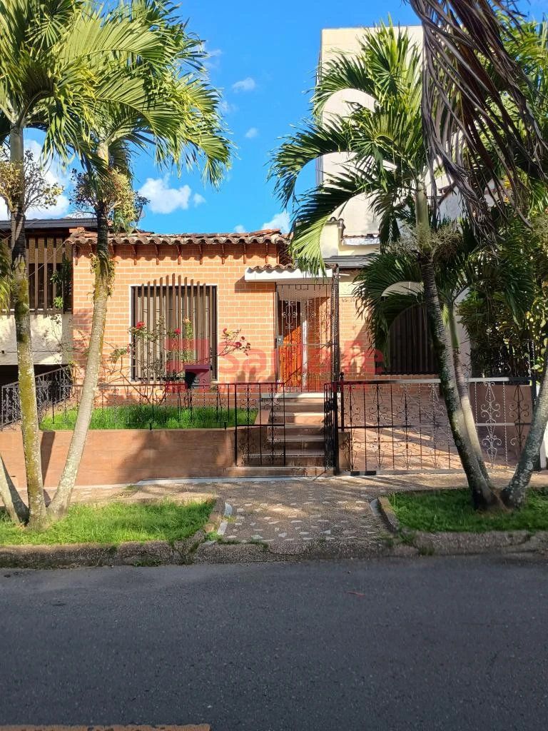 Casa en arriendo Antioquia Medellín El Velodromo 220 m2 Habitaciones 4 Baños 2 Garajes 1 Precio $5850000