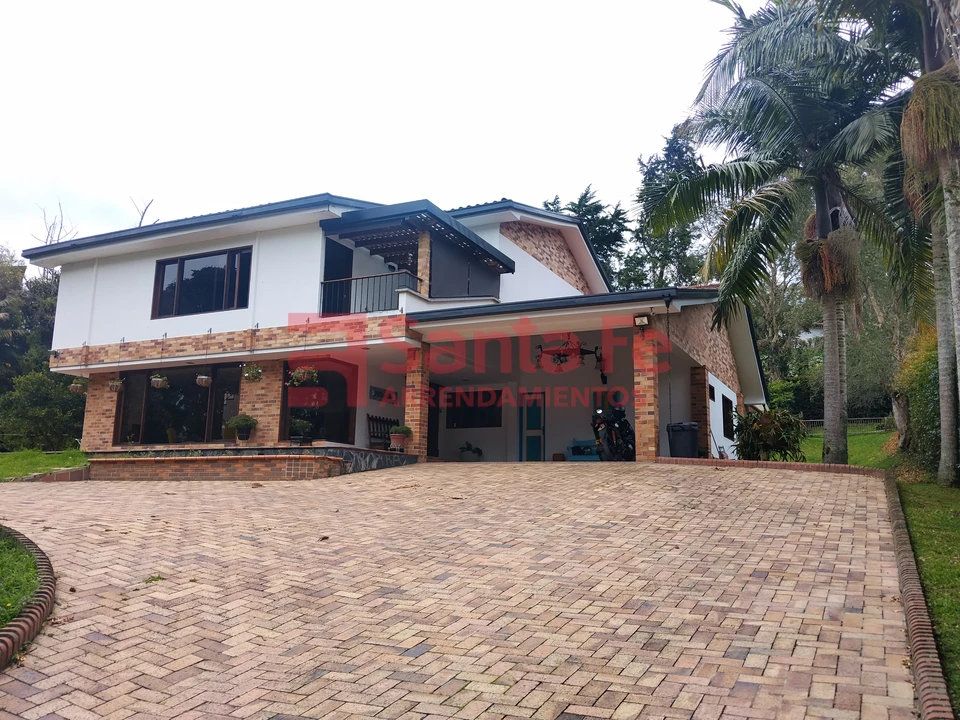 Finca en arriendo Antioquia Medellín Medellín 300 m2 Habitaciones 5 Baños 5 Garajes 2 Precio $14000000