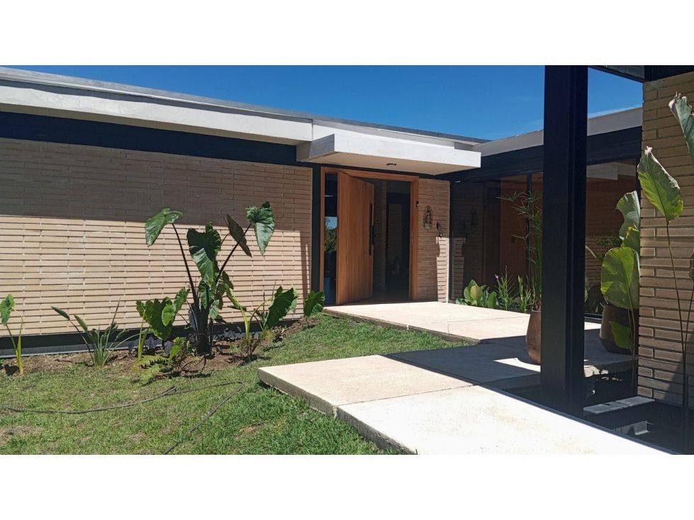 Casa en arriendo Antioquia Rionegro Rionegro 350 m2 Habitaciones 4 Baños 5 Garajes 8 Precio $24000000