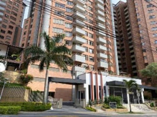 Apartamento en venta Santander Bucaramanga Conjunto Residencial La Hacienda 299 m2 Habitaciones 3 Baños 5 Garajes 5 Precio $1950000000