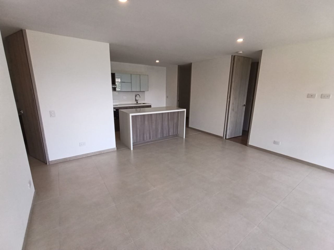 Apartaestudio en arriendo Antioquia Medellín Los Balsos No1 72 m2 Habitaciones 1 Baños 2 Garajes 2 Precio $4300000