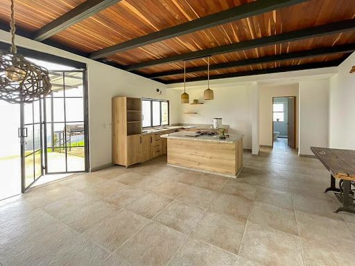 Finca en arriendo Antioquia Envigado Envigado 300 m2 Habitaciones 3 Baños 2 Garajes 5 Precio $4700000