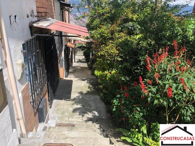 Casa en venta Antioquia Medellín Cementerio Universal 80 m2 Habitaciones 3 Baños 2 Garajes 0 Precio $205000000