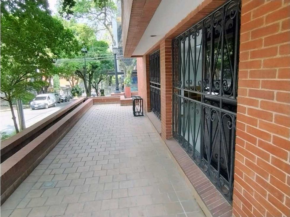 Local en arriendo o venta Valle Del Cauca Cali San Fernando Viejo 61 m2 Habitaciones 0 Baños 2 Garajes 1 Precio venta $360000000 Precio arriendo $4116000