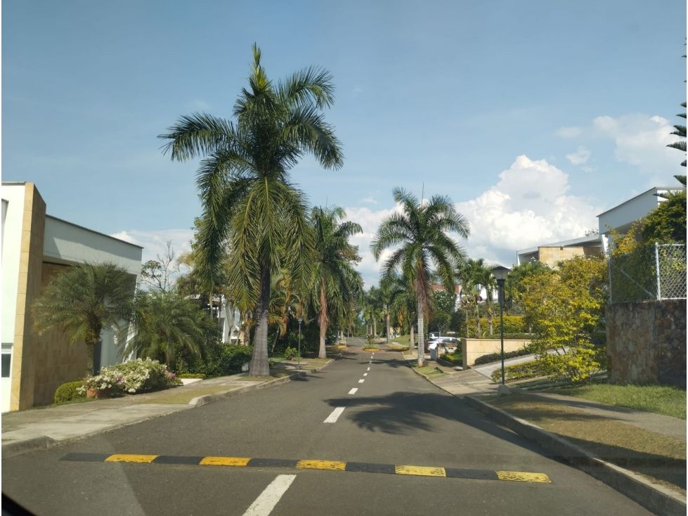 Casa en venta Valle Del Cauca Cali Parcelacion Cerros La Buitrera 380 m2 Habitaciones 5 Baños 4 Garajes 5 Precio $1750000000