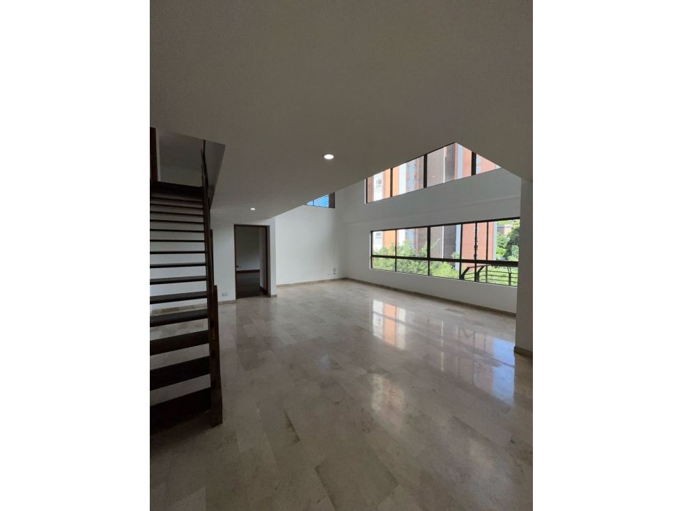 Apartamento en arriendo Antioquia Medellín El Tesoro 350 m2 Habitaciones 3 Baños 5 Garajes 4 Precio $8500000