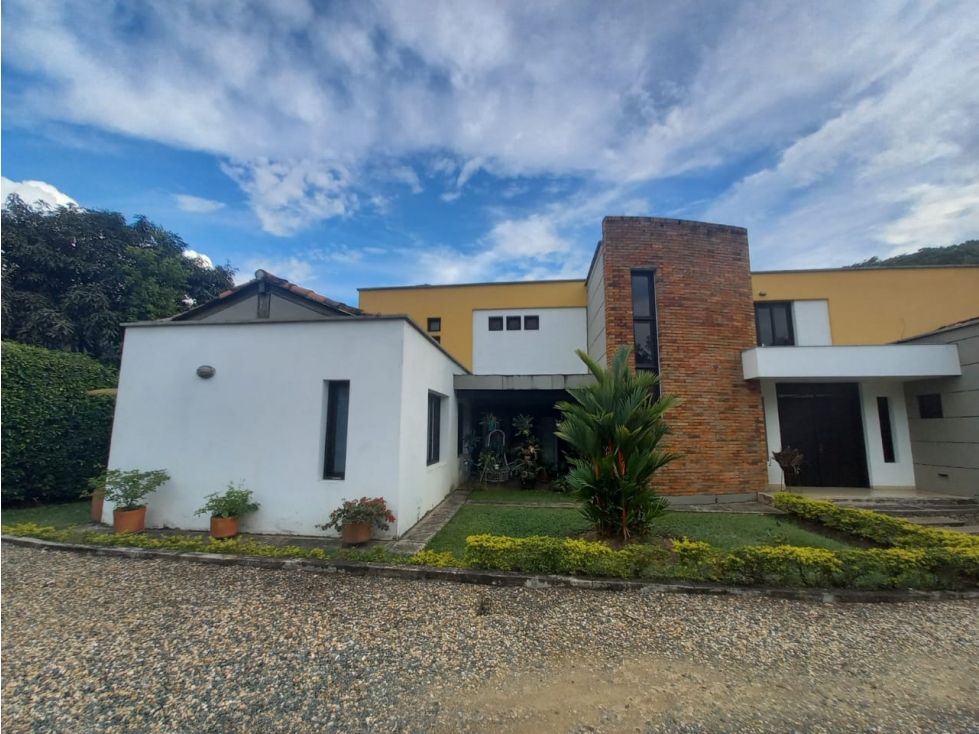 Casa en venta Valle Del Cauca Cali Nn 420 m2 Habitaciones 4 Baños 4 Garajes 2 Precio $1990000000