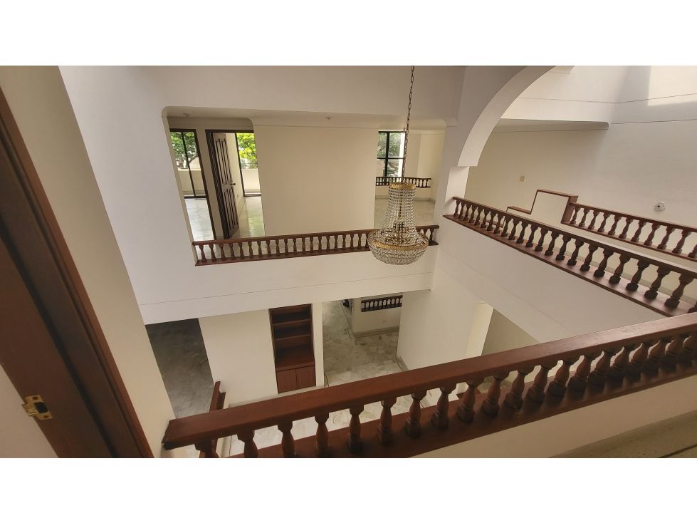 Casa en venta Valle Del Cauca Cali San Pedro 300 m2 Habitaciones 4 Baños 4 Garajes 3 Precio $890000000