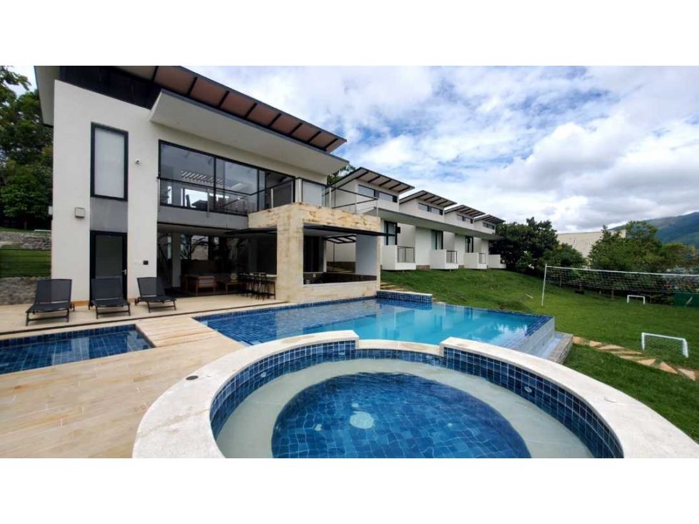 Finca en venta Valle Del Cauca Palmira Santa Rita 300 m2 Habitaciones 6 Baños 5 Garajes 8 Precio $2700000000