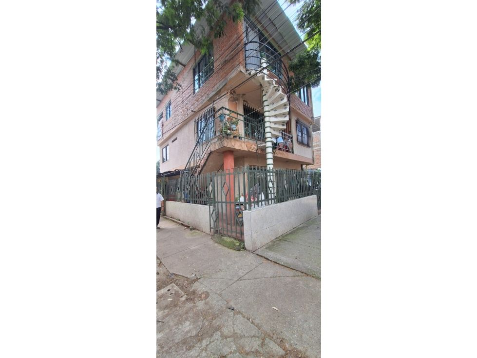 Casa en venta Valle Del Cauca Cali Quintas De Salomia 200 m2 Habitaciones 9 Baños 3 Garajes 1 Precio $380000000