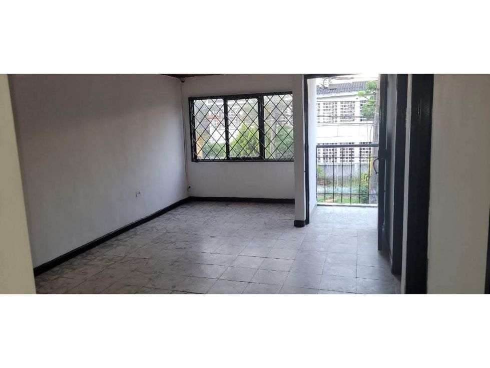 Casa en venta Valle Del Cauca Cali El Trébol 213 m2 Habitaciones 6 Baños 2 Garajes 1 Precio $390000000