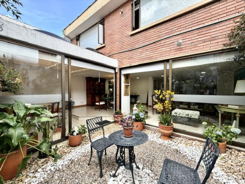 Casa en arriendo Cundinamarca Bogotá Santa Ana Occidental 322 m2 Habitaciones 5 Baños 4 Garajes 4 Precio $19350000