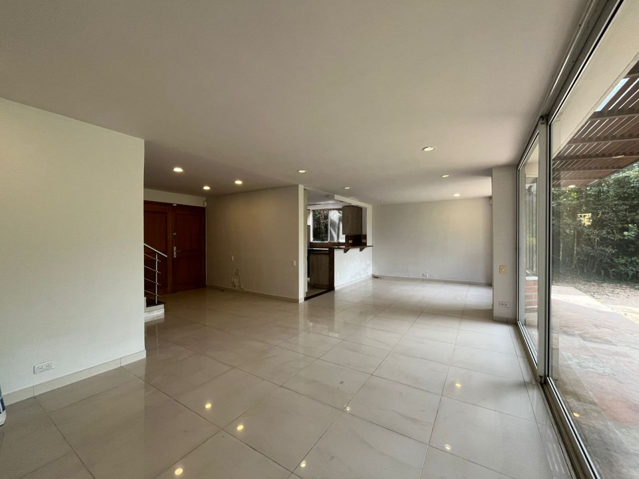 Casa en arriendo Antioquia Medellín Calle Nueva 247 m2 Habitaciones 3 Baños 4 Garajes 4 Precio $9600000