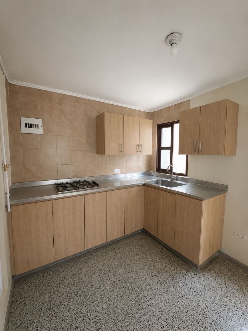 Casa en arriendo Antioquia Medellín Miraflores 50 m2 Habitaciones 3 Baños 1 Garajes 0 Precio $1800000