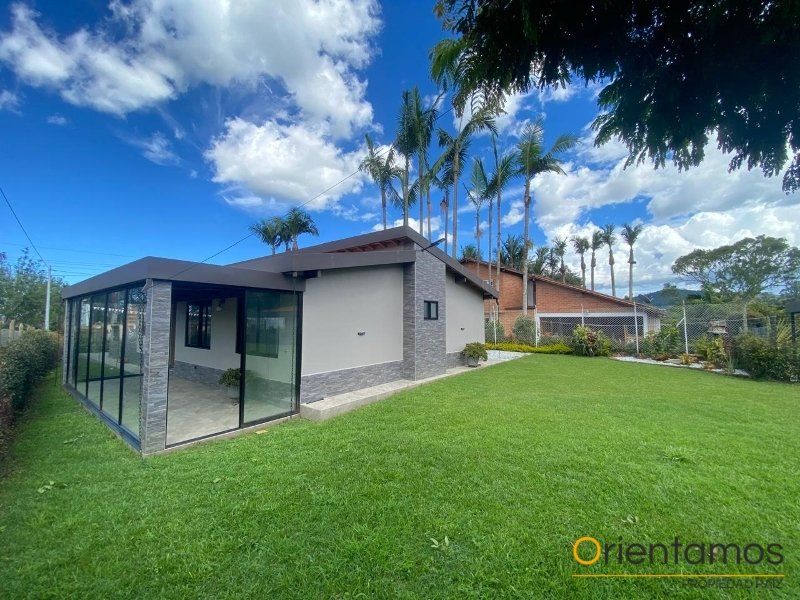 Finca en arriendo Antioquia Rionegro Centro 800 m2 Habitaciones 3 Baños 2 Garajes 1 Precio $7800000