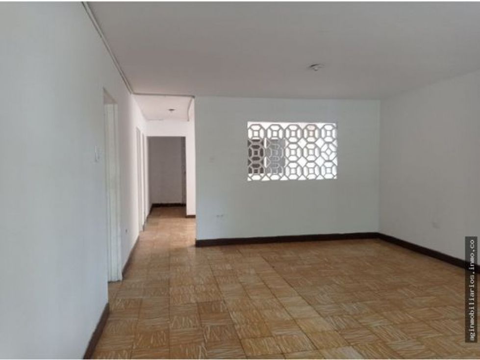 Casa en venta Valle Del Cauca Cali Sector Transito Municipal 230 m2 Habitaciones 5 Baños 4 Garajes 0 Precio $460000000