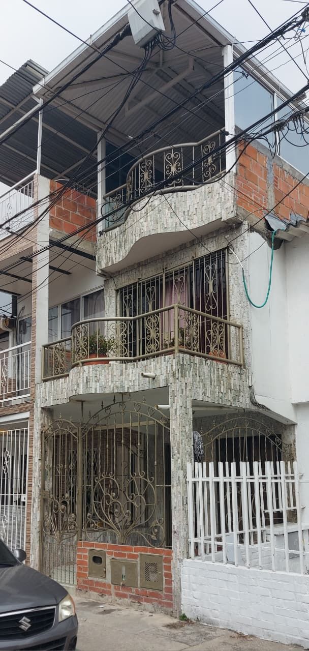 Casa en venta Valle Del Cauca Cali Torres De Confandi 115 m2 Habitaciones 3 Baños 3 Garajes 0 Precio $298000000