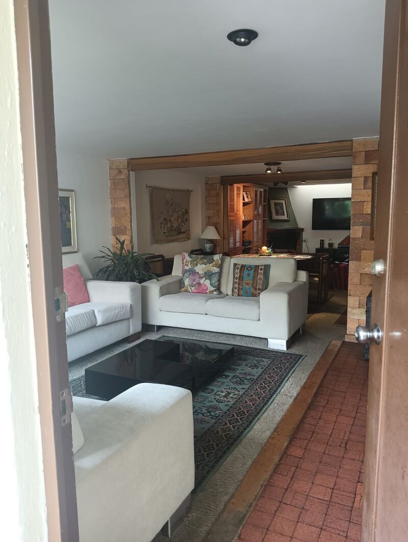 Casa en venta Cundinamarca Bogotá Acacias Usaquen 182 m2 Habitaciones 5 Baños 3 Garajes 2 Precio $1050000000
