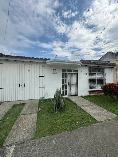 Casa en venta Valle Del Cauca Guadalajara De Buga El Alberge 300 m2 Habitaciones 4 Baños 4 Garajes 1 Precio $650000000